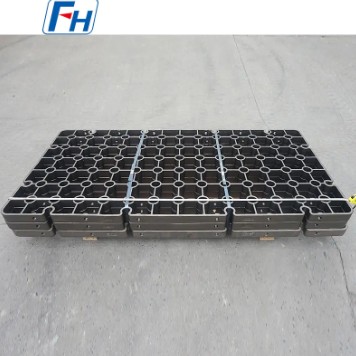 Quali materiali vengono generalmente utilizzati per produrre i vassoi per il trattamento termico?