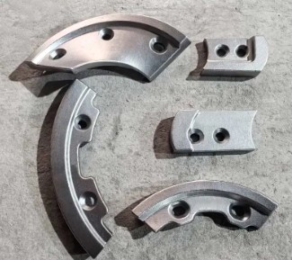 Quali cambiamenti si verificano nella microstruttura dei getti resistenti all'usura in condizioni di alta temperatura e alta pressione?