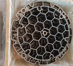 Come prevenire l'ossidazione e la corrosione nelle fusioni di acciaio resistenti al calore ad alte temperature?